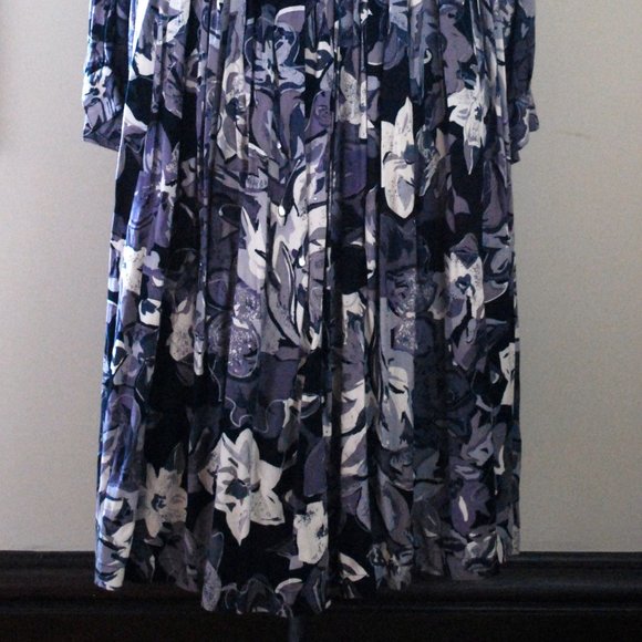 Long Sleeved Grey, White & Blue Floral Dress - Picture 4 of 10